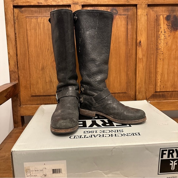 Frye Veronica Back Zip - Picture 2 of 10